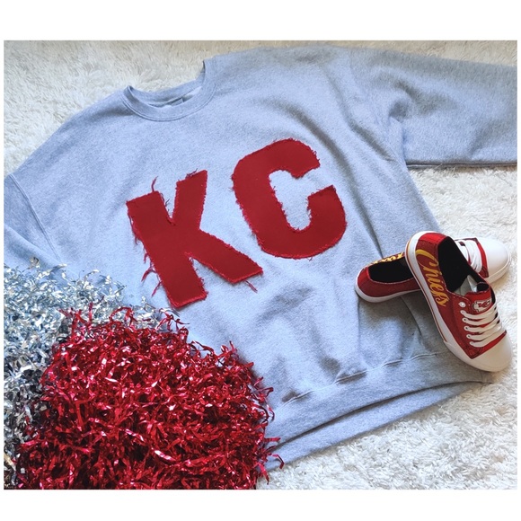 SOLD Upcycled Thick Gildan GameDay Kansas City Chiefs Raw Hem Gray Sweatshirt - Picture 5 of 6